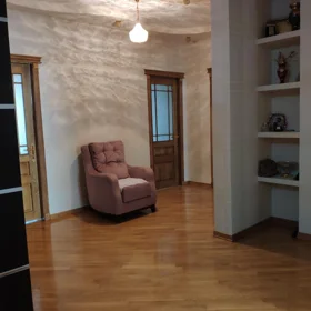 In Baku 170.0 m² apartment is for rent - Image 2