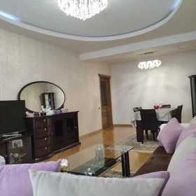 In Baku 170.0 m² apartment is for rent - Image 3