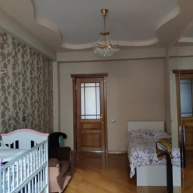 In Baku 170.0 m² apartment is for rent - Image 10