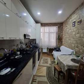 In Baku 115.0 m² apartment is for sale - Image 9