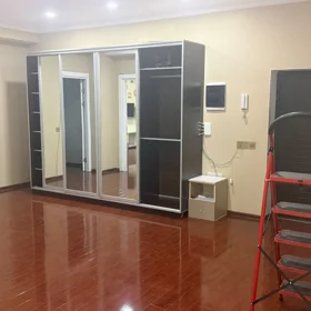 In Baku 150.0 m² apartment is for rent - Image 2