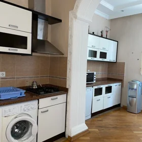 In Baku 80.0 m² apartment is for rent - Image 3