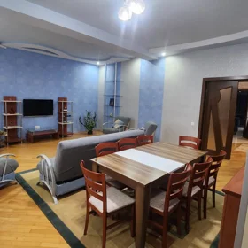 In Baku 185.0 m² apartment is for rent - Image 3