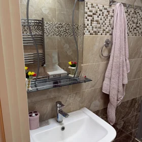 In Səbail rayonu 60.0 m² apartment is for rent - Image 2