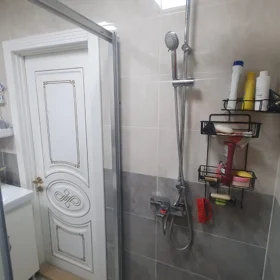 In Baku 70.0 m² apartment is for rent - Image 3