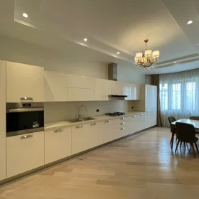 In Baku 136.0 m² apartment is for sale - Image 10