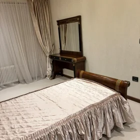 In Baku 200.0 m² apartment is for rent - Image 8
