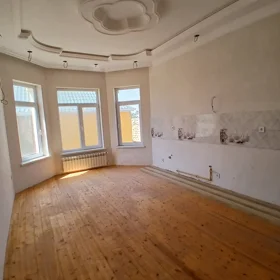 In nan 350.0 m² house with 7.0 rooms is for sale - Image 2
