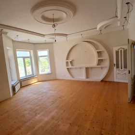 In nan 350.0 m² house with 7.0 rooms is for sale - Image 10