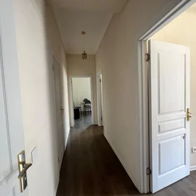 In Baku 70.0 m² apartment is for rent - Image 8