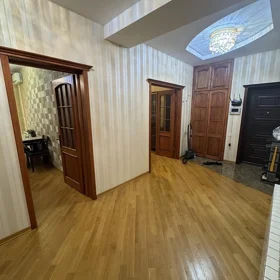 In Baku 120.0 m² apartment is for rent - Image 2