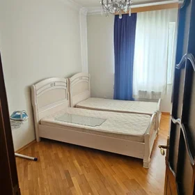 In Baku 174.0 m² apartment is for rent - Image 2