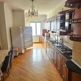 In Baku 174.0 m² apartment is for rent - Image 5