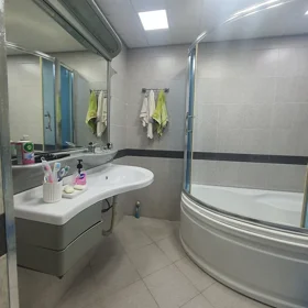 In Baku 70.0 m² apartment is for sale - Image 9