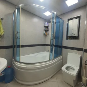 In Baku 70.0 m² apartment is for sale - Image 10