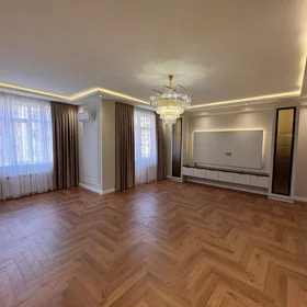 In Baku 135.0 m² apartment is for sale - Image 4