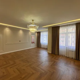 In Baku 135.0 m² apartment is for sale - Image 5