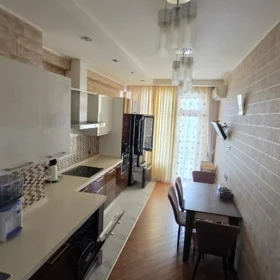 In Baku 175.0 m² apartment is for rent - Image 2