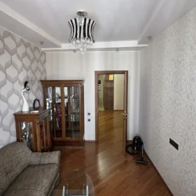 In Baku 175.0 m² apartment is for rent - Image 4