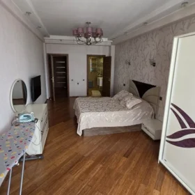In Baku 175.0 m² apartment is for rent - Image 5