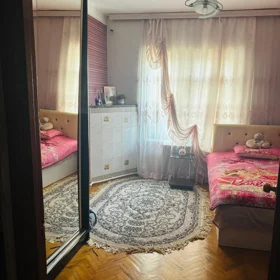In Baku 110.0 m² apartment is for sale - Image 9