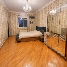 In Baku 110.0 m² apartment is for rent - Image 3
