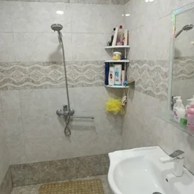 In Baku 65.0 m² apartment is for sale - Image 8