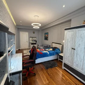 In Baku 211.0 m² apartment is for sale - Image 8