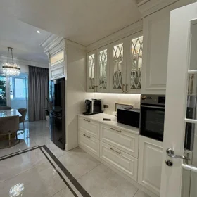 In Baku 211.0 m² apartment is for sale - Image 9