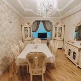 In Baku 130.0 m² apartment is for rent - Image 3