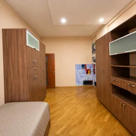 In Baku 150.0 m² apartment is for rent - Image 9