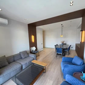 In Baku 145.0 m² apartment is for sale - Image 3