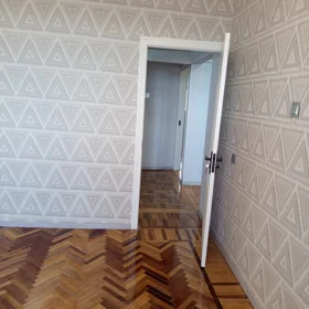 In Baku 90.0 m² apartment is for sale - Image 9