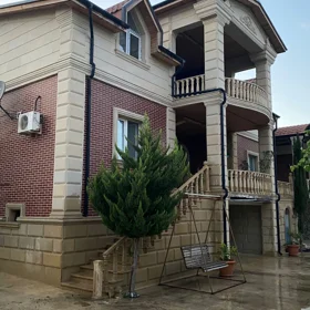 In Binəqədi rayonu 240.0 m² house with 5.0 rooms is for sale - Image 3