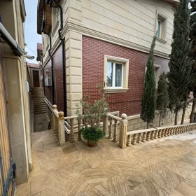 In Binəqədi rayonu 240.0 m² house with 5.0 rooms is for sale - Image 4