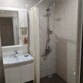 In Baku 90.0 m² apartment is for sale - Image 9