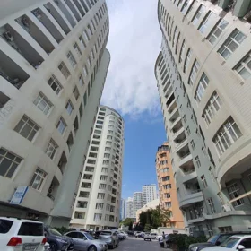 In Baku 540.0 m² apartment is for sale - Image 3