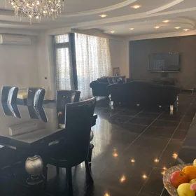 In Baku 540.0 m² apartment is for sale - Image 9