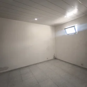 In Binəqədi rayonu 110.0 m² commercial is for rent - Image 8