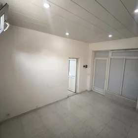 In Binəqədi rayonu 110.0 m² commercial is for rent - Image 9