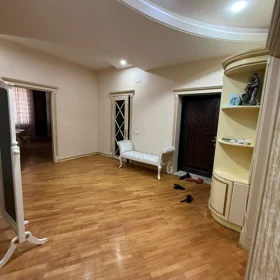 In Baku 158.0 m² apartment is for rent - Image 5