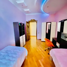 In Baku 160.0 m² apartment is for rent - Image 4