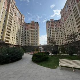 In Baku 185.0 m² apartment is for sale - Image 2
