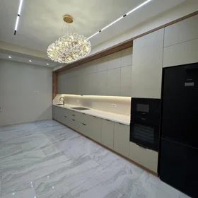 In Baku 185.0 m² apartment is for sale - Image 4