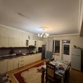 In Baku 140.0 m² apartment is for rent - Image 2