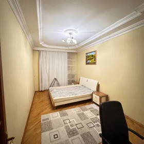 In Baku 140.0 m² apartment is for rent - Image 9