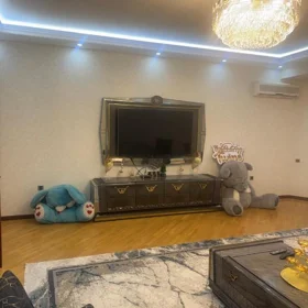 In Baku 200.0 m² apartment is for rent - Image 3