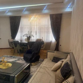 In Baku 200.0 m² apartment is for rent - Image 4