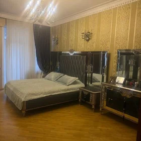 In Baku 200.0 m² apartment is for rent - Image 8