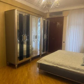 In Baku 200.0 m² apartment is for rent - Image 9